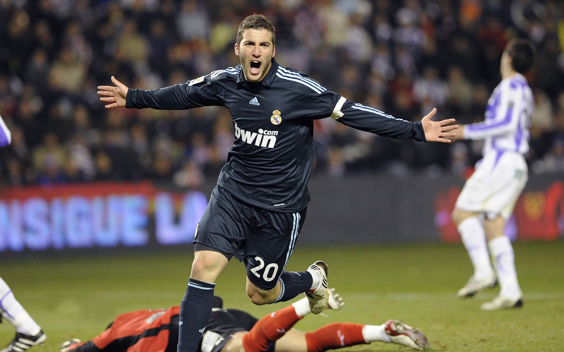 开云体育官网入口-水下曲棍球挑战赛：潜水员的独特竞赛，水底曲棍球